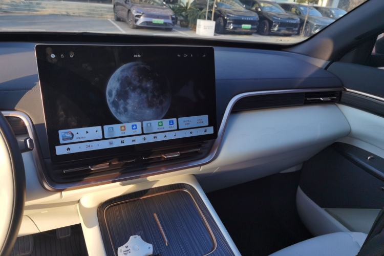 Used  eπ008 2024 636Max All-Electric Version 6 Seats
