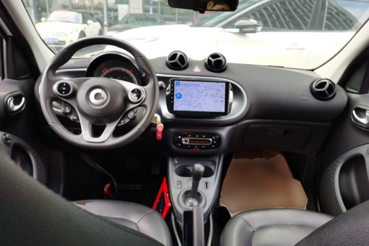 Used  forfour 2016 1.0L 52 kW Passion Edition
