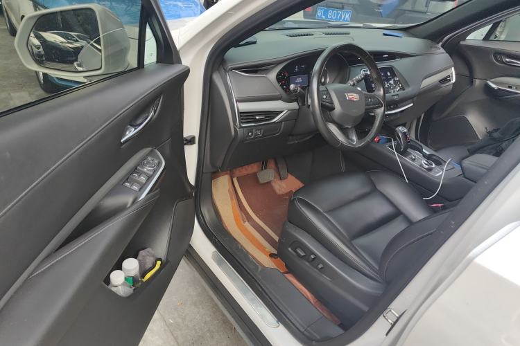 Used Cadillac XT4 2018 28T Two-Wheel-Drive Luxury Model
