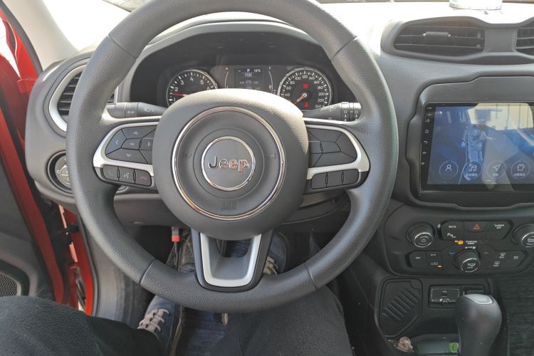 Used  Renegade 2019 220T Automatic Leading Edition