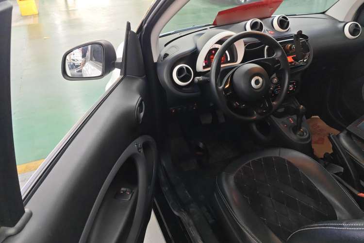 Used  fortwo 2015 1.0L 52 kW hardtop Dynamic version
