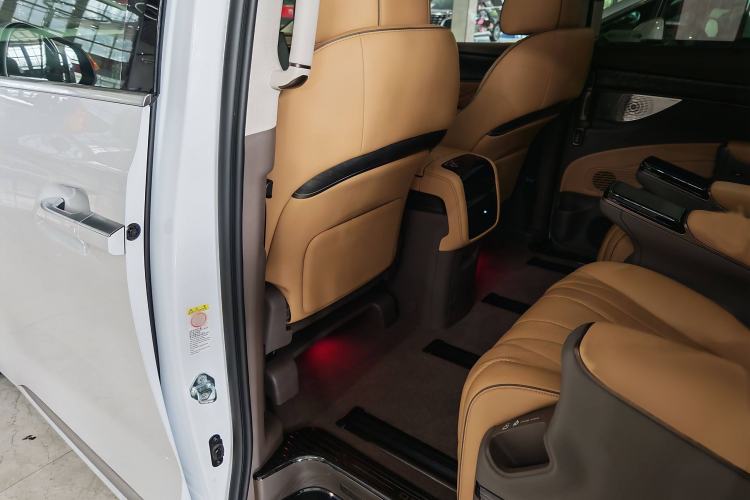 Used Denza D9 2022 DM-i 945 Luxury Model
