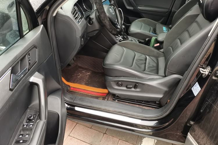 Used Volkswagen Tiguan L 2020 330TSI Automatic Two-Wheel Drive Panoramic Comfort Edition China VI Standard
