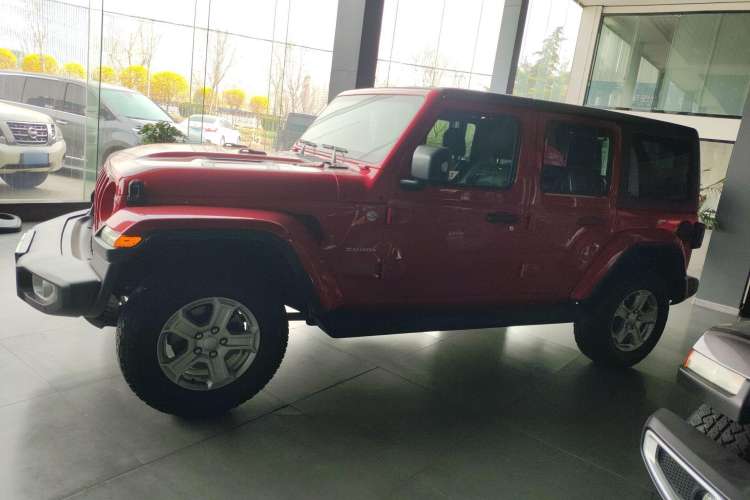 Used  Wrangler 2019 2.0T Sahara 4-Door Version China V Standard

