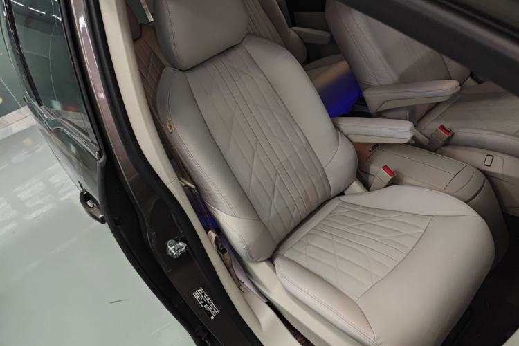 Used Buick GL8 2023 Land Executive Class Comfort Model
