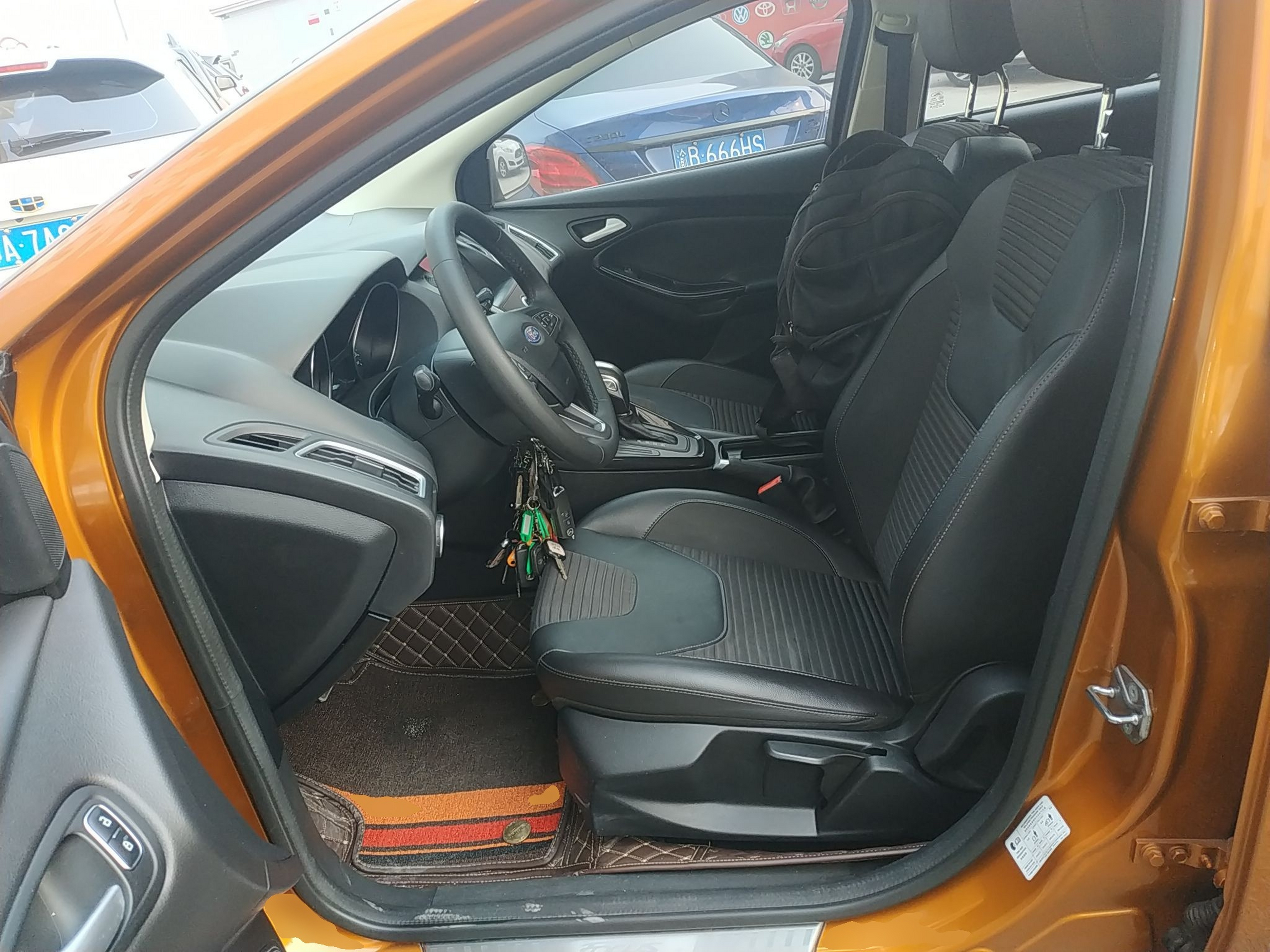 المقاعد الأمامية داخل السيارة