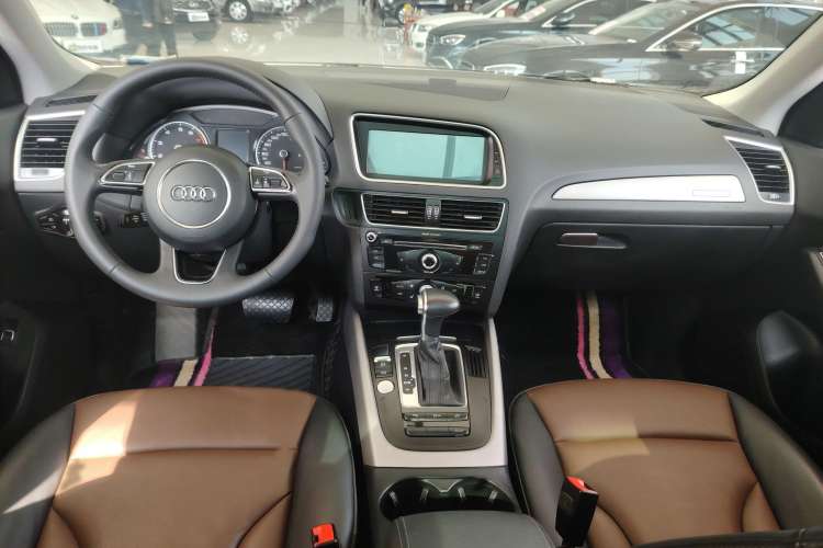 Used Audi Q5 2017 Plus 40 TFSI Ambition Model
