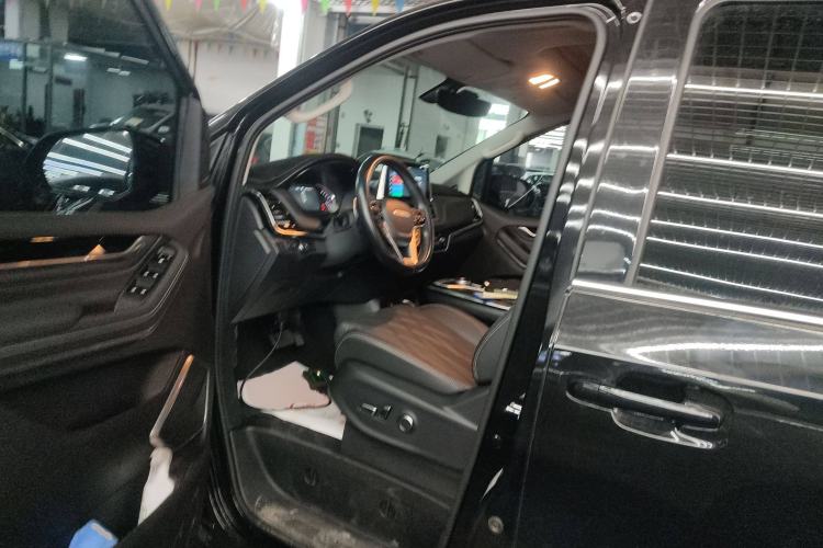 Used SAIC MAXUS G20 2023 PLUS 2.0T Gasoline Automatic Luxury Edition
