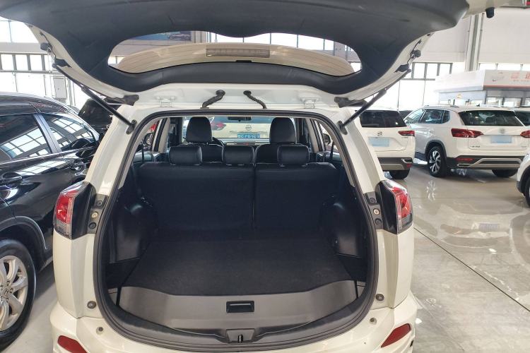 Used Toyota RAV4 2016 2.0L CVT Two-Wheel Drive Urban Edition China V Standard
