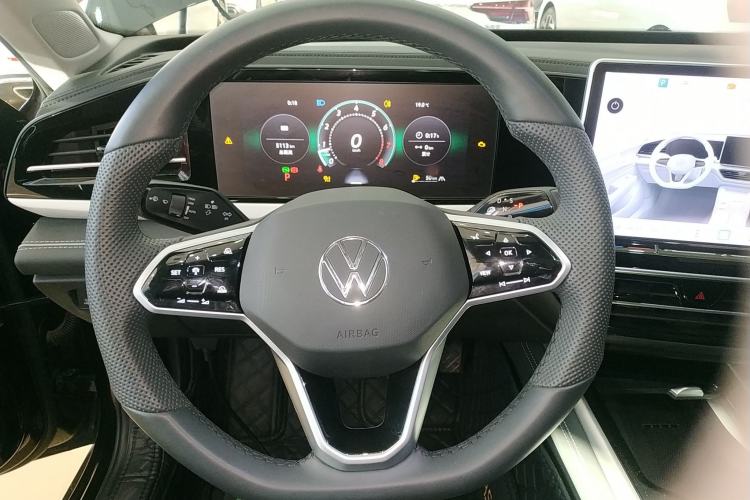 Used Volkswagen Passat 2025 Pro 380TSI Dragon Glory Edition
