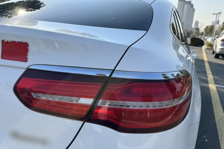 Used Mercedes-Benz GLC Coupe 2018 GLC 260 4MATIC Coupe SUV
