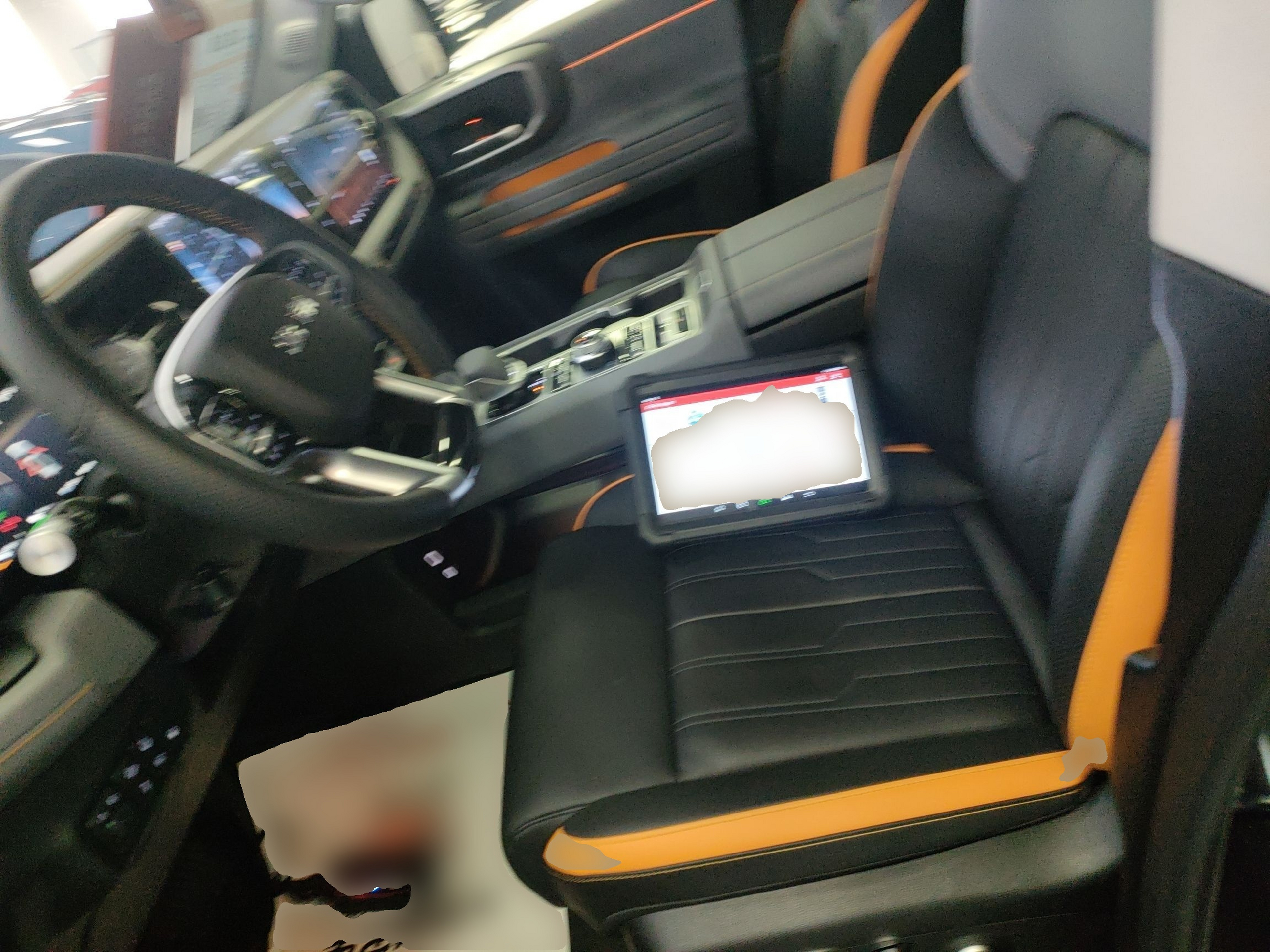 المقاعد الأمامية داخل السيارة