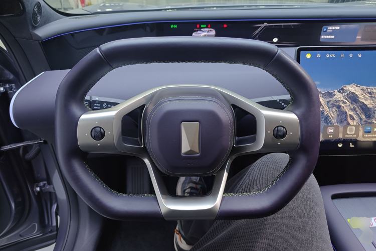 Used  07 2024 Max Extended-Range Edition