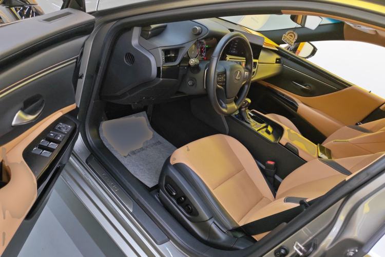 Used Lexus ES 2023 200 Excellence Edition
