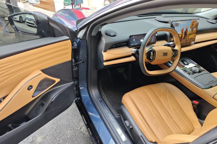 Used  Galaxy 8 2025 130km EM-i Deluxe Edition
