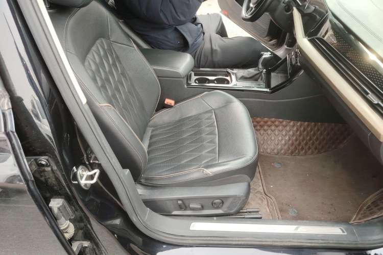 Used Volkswagen Passat 2020 330TSI Luxury Edition China VI