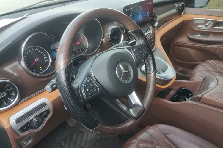 Used Mercedes-Benz V-Class 2020 V 260 Avantgarde Edition
