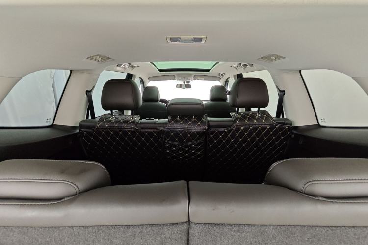 Used Roewe RX8 2018 30T Smart Connectivity Two-Wheel Drive Flagship Edition
