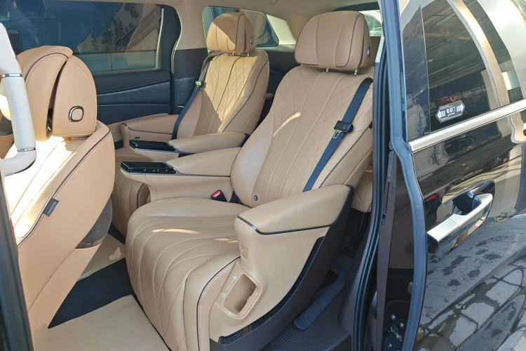 Used Denza D9 2024 DM-i 980 Four-Wheel Drive Prestige Model