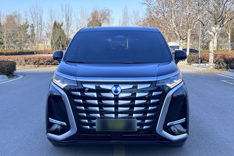 Used Denza D9 2022 DM-i 1040 Prestige Model
