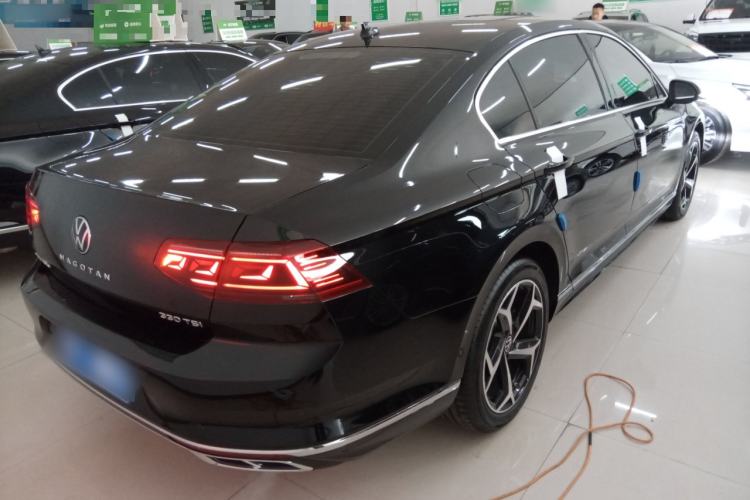 Used Volkswagen Magotan 2025 Revised Version Zhongxiang Edition 330TSI DSG Luxury Trim
