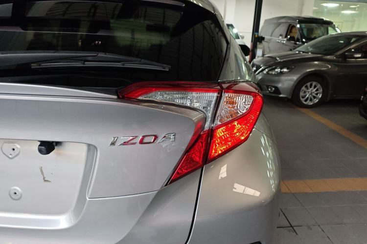 Used Toyota IZOA 2018 2.0L Yichi Version China VI Standard
