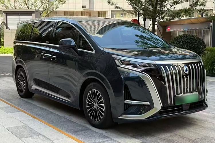 Used Denza D9 2022 EV 600 Four-Wheel Drive Flagship Model
