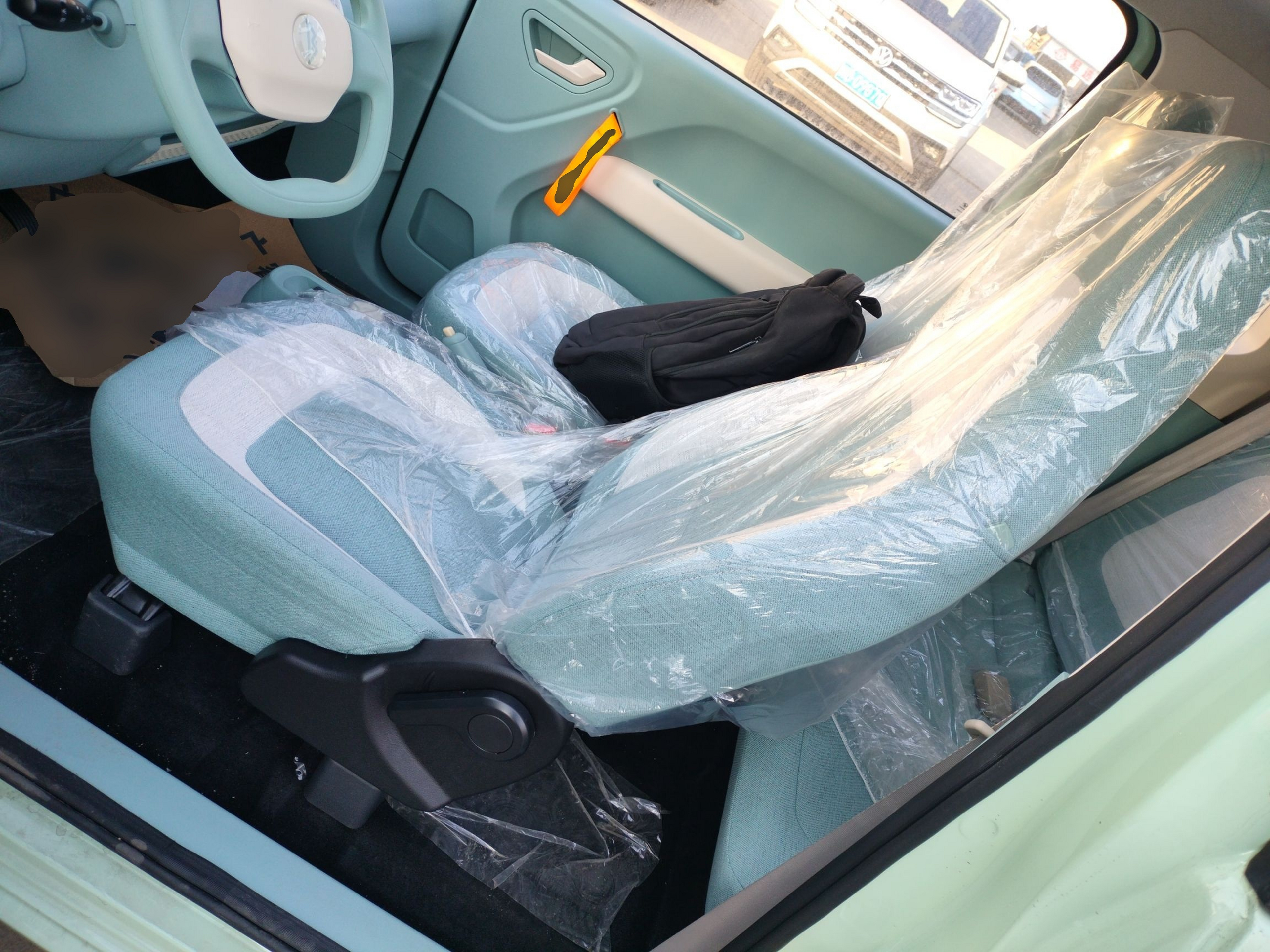 المقاعد الأمامية داخل السيارة