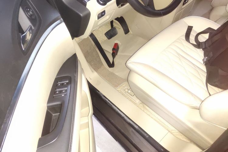 Used Buick GL8 2023 Facelifted Land Cruiser Executive Luxury Version
