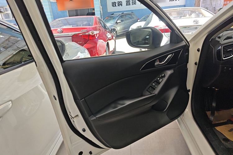 Used Mazda Mazda 3 Axela 2016 Sedan 1.5L Automatic Comfort Model
