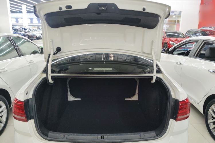 Used Volkswagen Lavida 2015 1.6L Automatic Fashion Edition