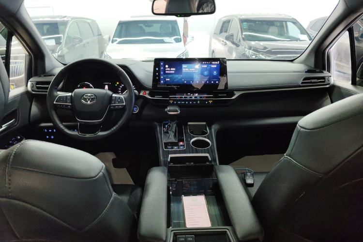 Used Toyota Sienna 2021 2.5L Hybrid Premium Edition
