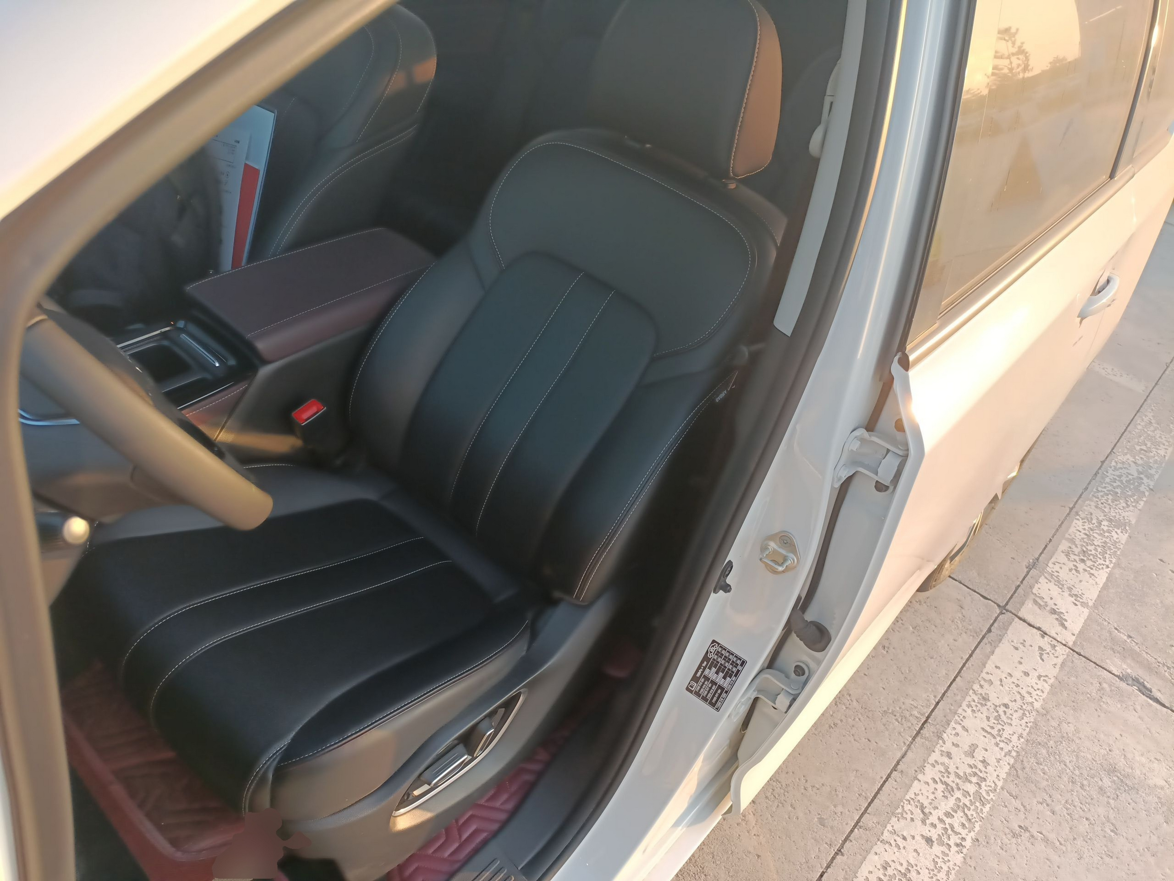 Переднее сиденье в автомобиле