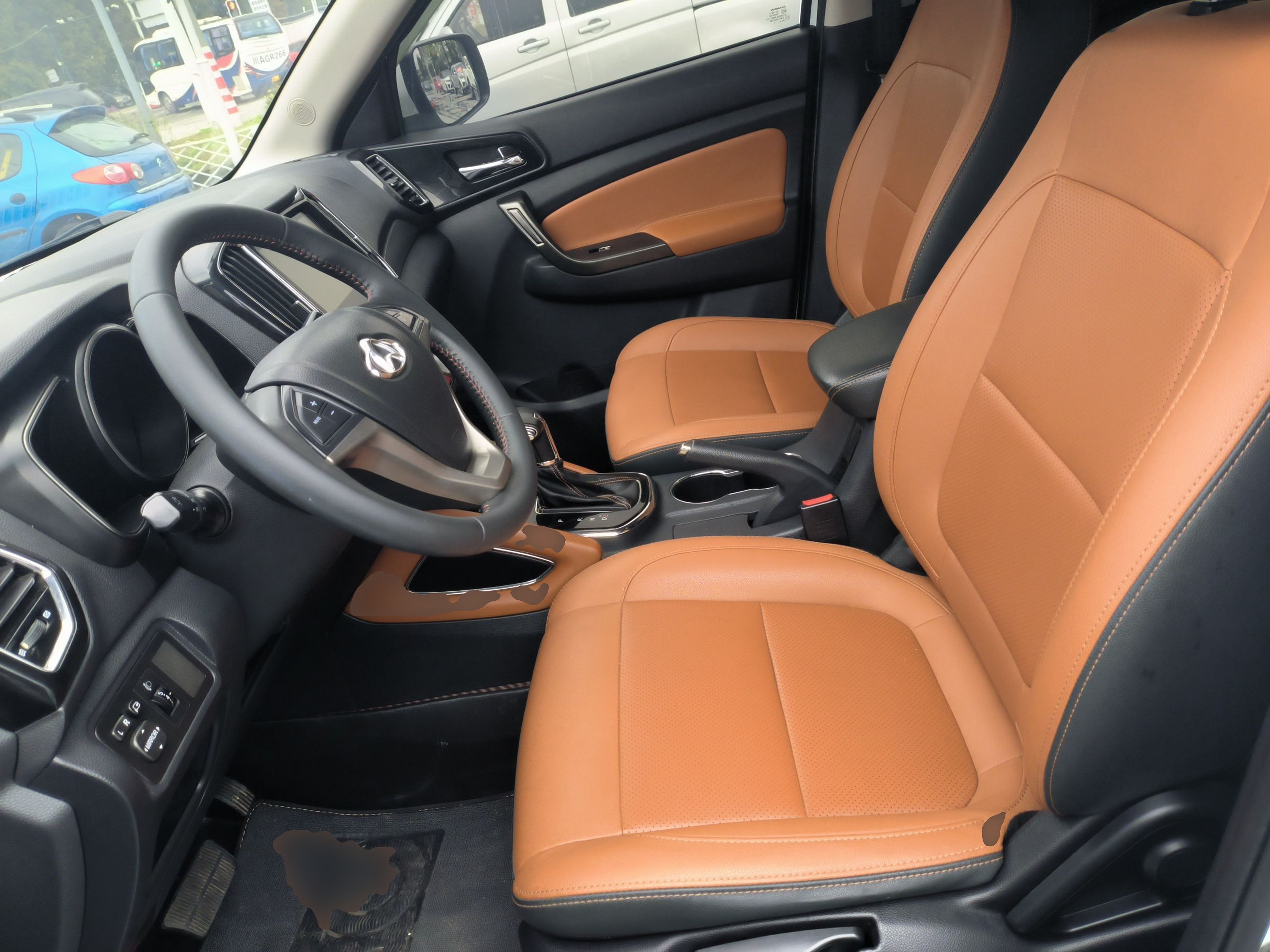 المقاعد الأمامية داخل السيارة