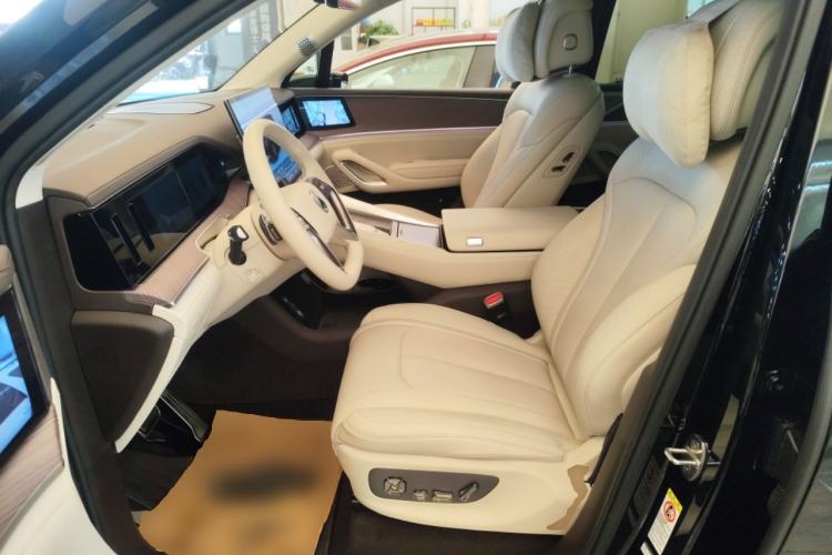 Used Denza N9 2025 Flagship Model
