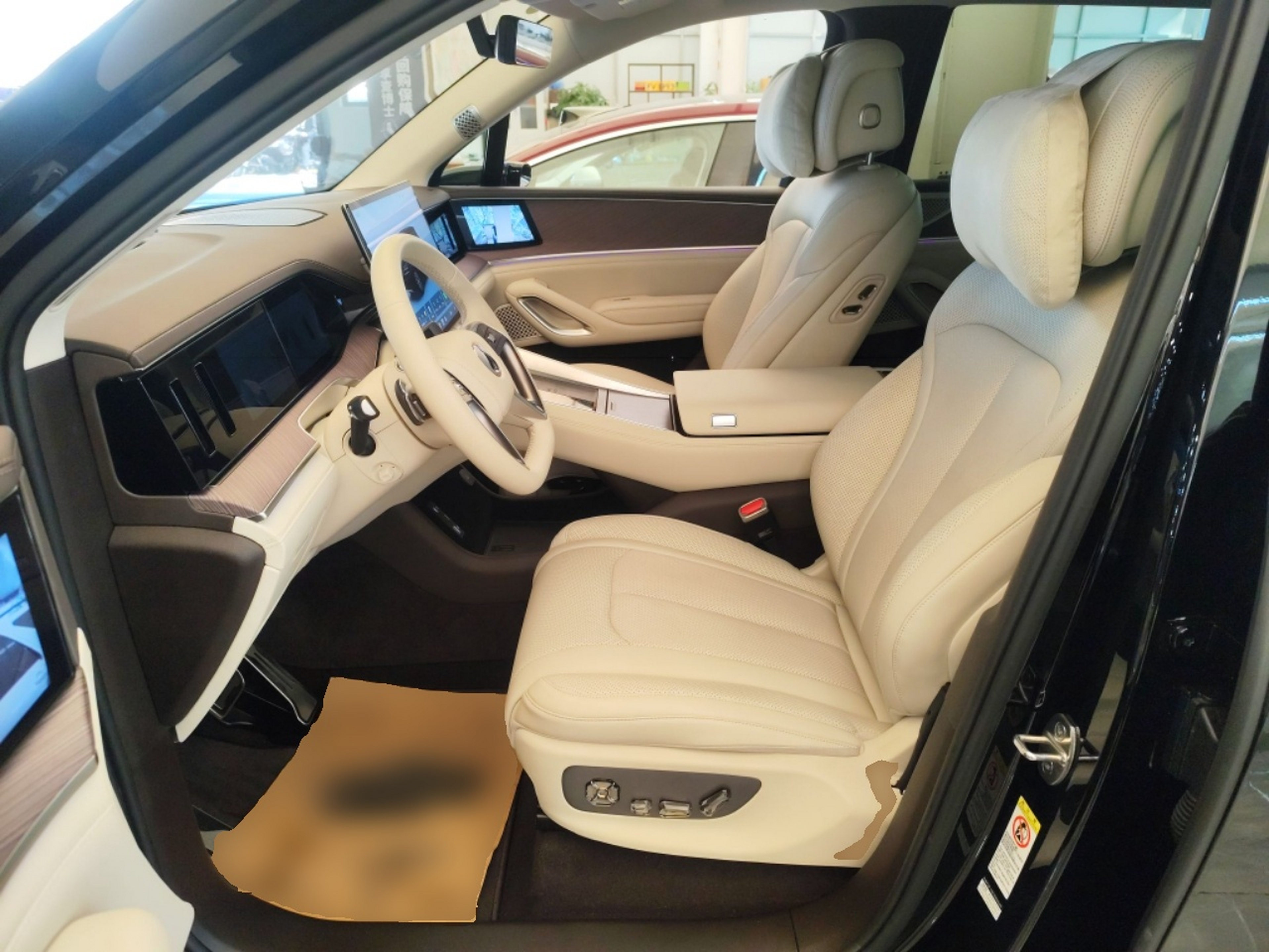 Переднее сиденье в автомобиле