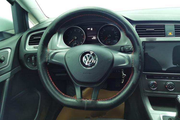 Used Volkswagen Golf 2016 1.6L Automatic Fashion Model
