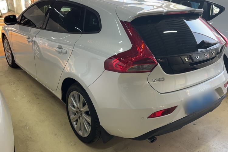 Used Volvo V40 2015 1.6T Zhiyi Edition
