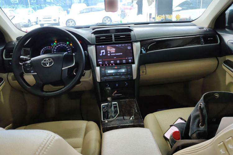 Used Toyota Camry 2016 2.0G 10th Anniversary Leading Edition
