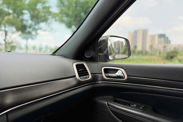 Used  Grand Cherokee 2014 3.0L Comfort Navigation Edition
