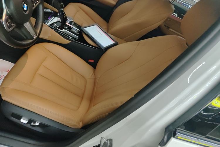 Used BMW 5 Series 2019 Facelifted 530Li Leading Edition M Sport Package
