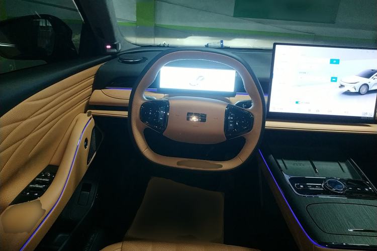 Used  Galaxy 8 2025 130km EM-P Exploration Edition
