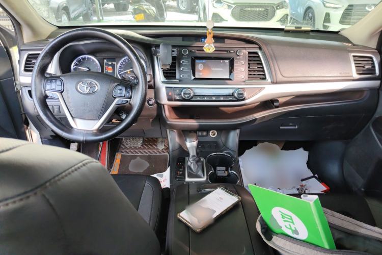 Used Toyota Highlander 2018 2.0T Two-Wheel-Drive Luxury Edition 7 Seats Emission Standard China V
