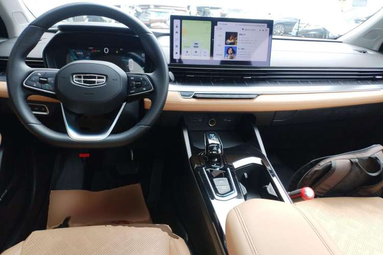 Used Geely Auto Emgrand L HiP 2024 Champion Edition 1.5TD-DHT Pro 100KM Excellence Model
