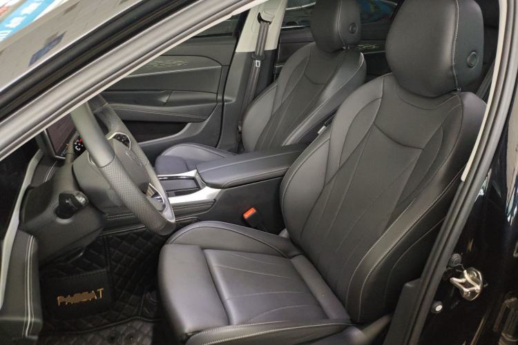 Used Volkswagen Passat 2025 Pro 380TSI Dragon Glory Edition
