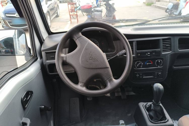 Used Wuling Zhiguang 2020 1.2L Van Utility Model China VI Emission Standard 5-Seater LSI