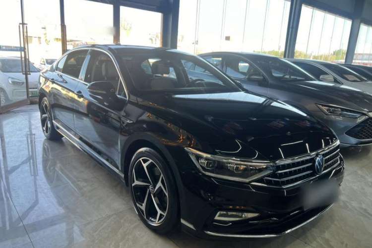 Used Volkswagen Magotan 2023 2 Million Units Limited Edition 330TSI DSG Leading Version
