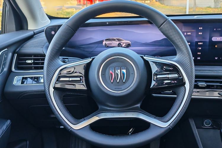 Used Buick LaCrosse 2025 28T Platinum Edition
