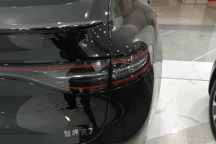 Used Hima Luxeed R7 2024 All-Electric 736 km Ultra
