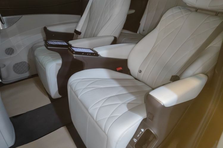 Used Denza D9 2025 DM-i Intelligent Drive 1020 Four-Wheel Drive Flagship Model